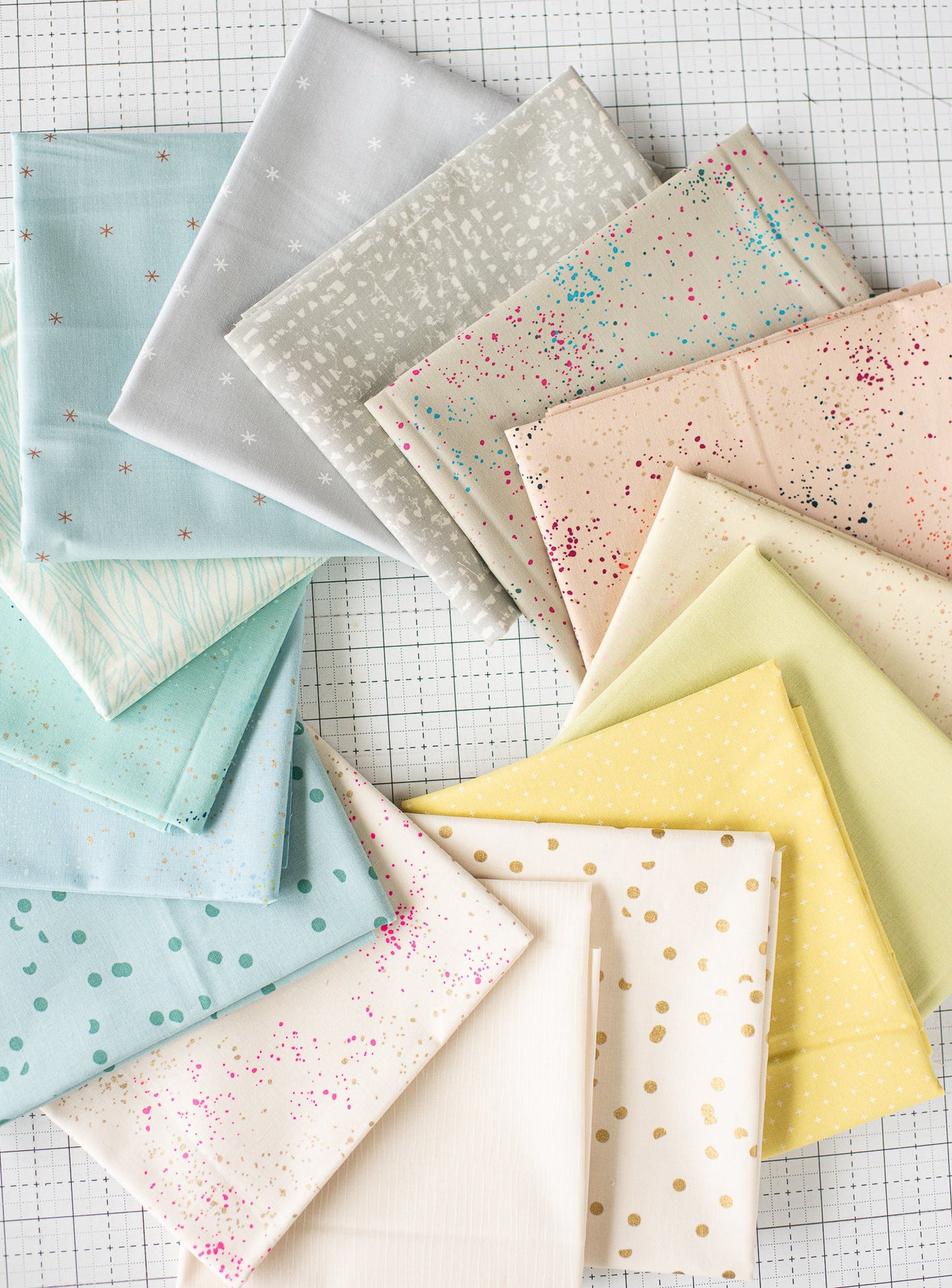 Softly - 15 piece Fat Quarter Bundle